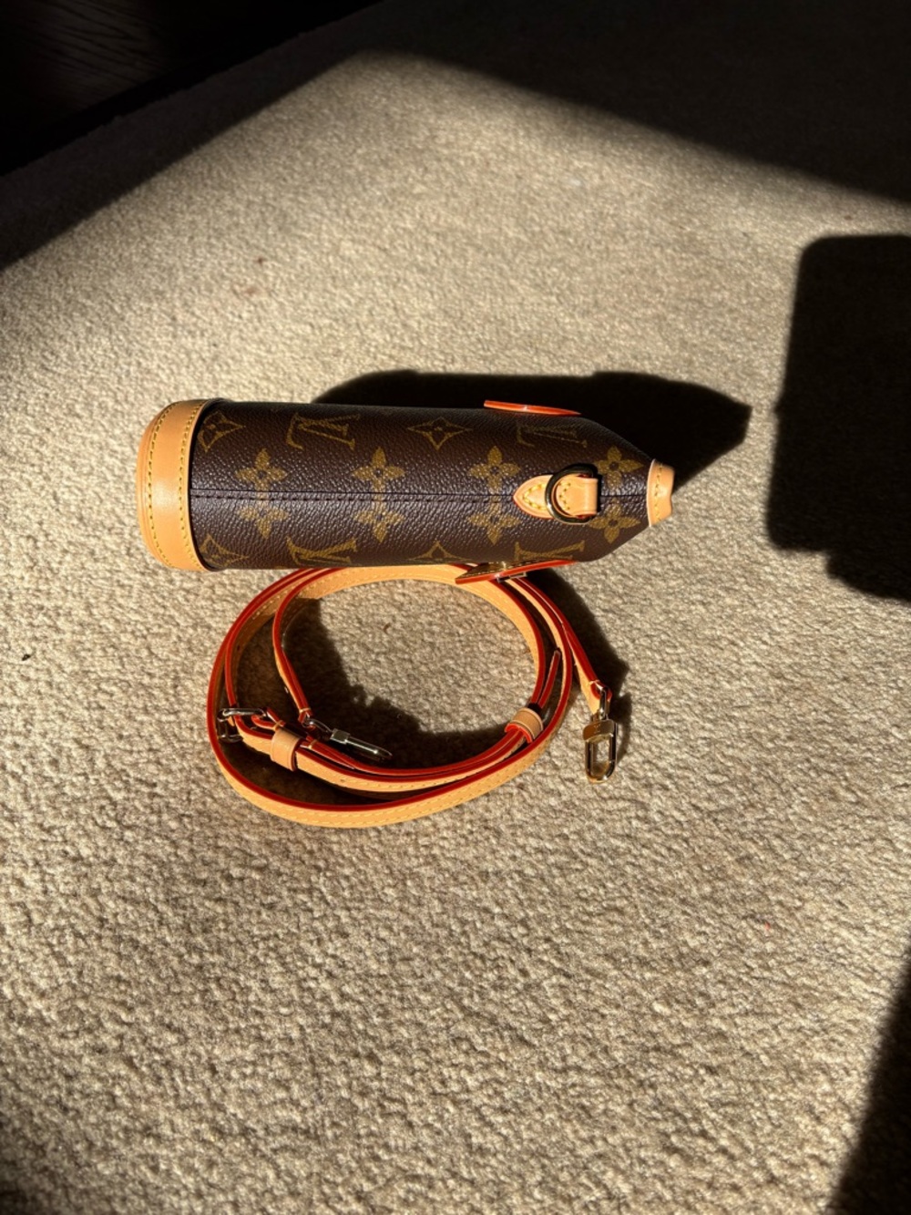 Louis Vuitton Fold Me Pouch - Picture 4 of 13